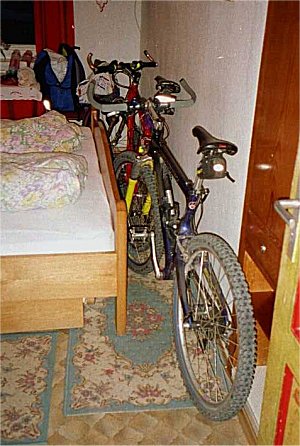 Die Bikes im Schlafzimmer